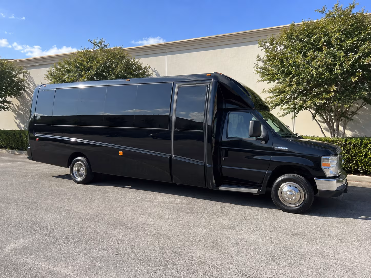 bachelor and bachelorette party buses in sterling heights