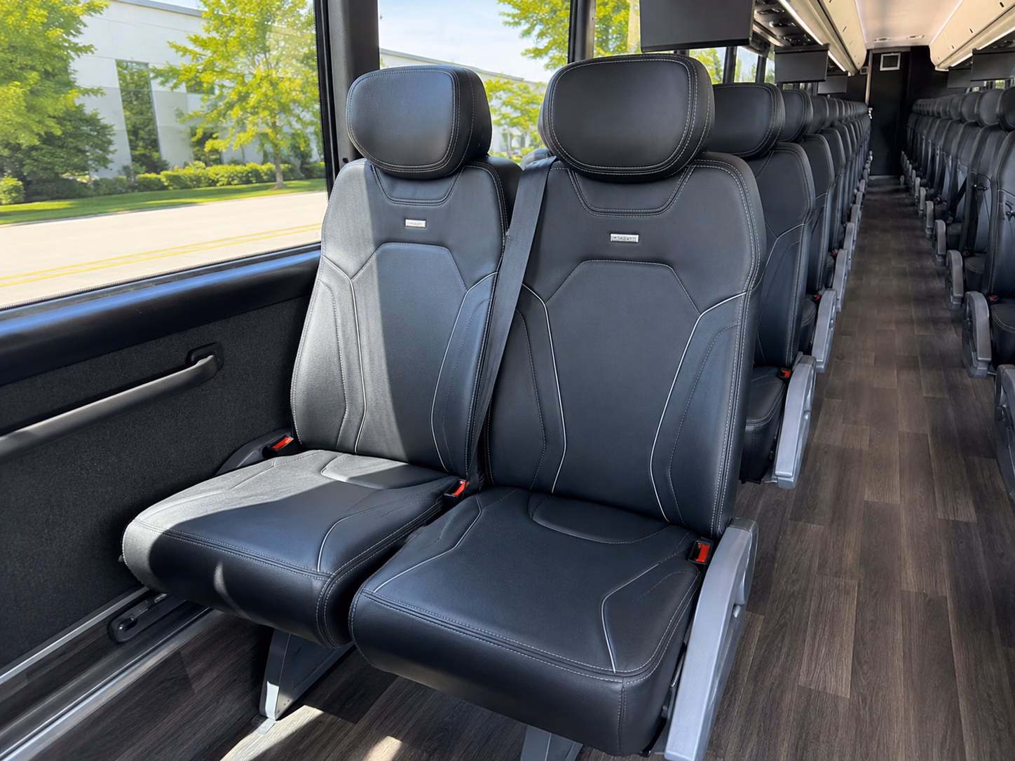 college tour charter buses to oakland university macomb community college and beyond